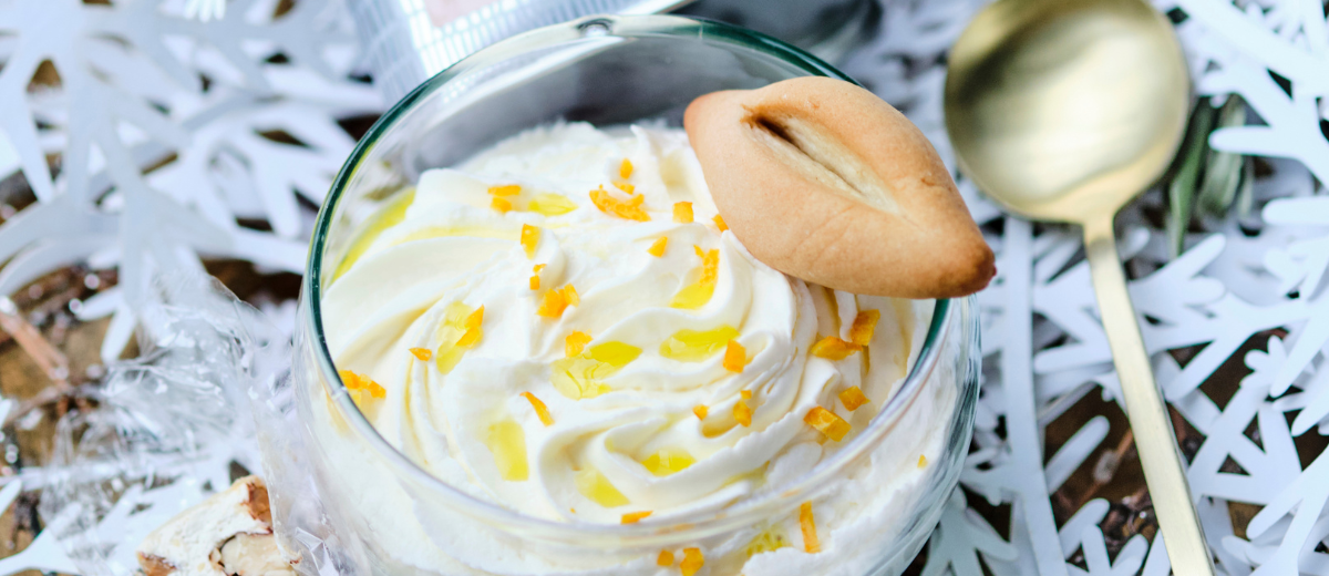 Appelsin- og dadelmousse