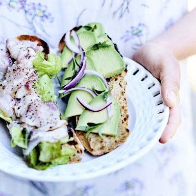 Avokadotoast med marinert dorade
