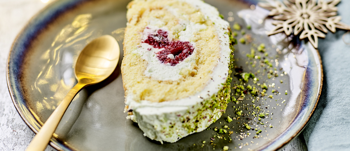 Pistasj- og bringebærkake