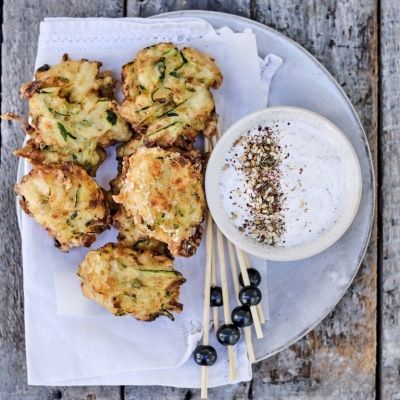 Squashfritters med feta og za’atar